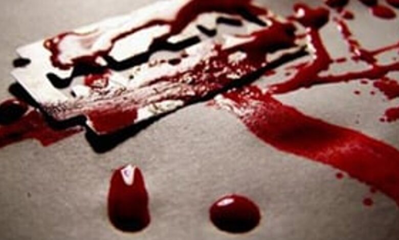 ब्लेड से हत्या